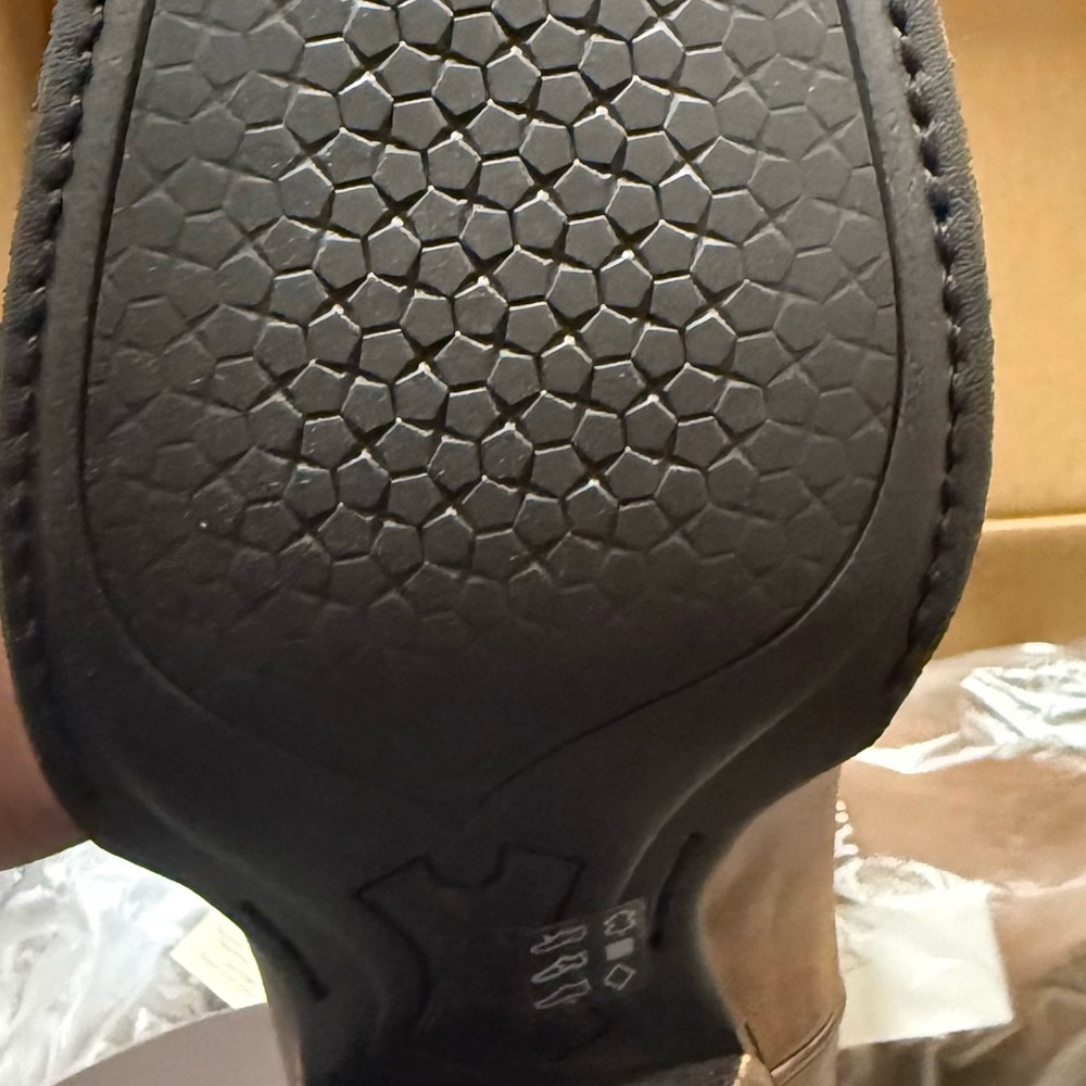 Ariat Tan Leather Cowboy Boots - Picture 6 of 7